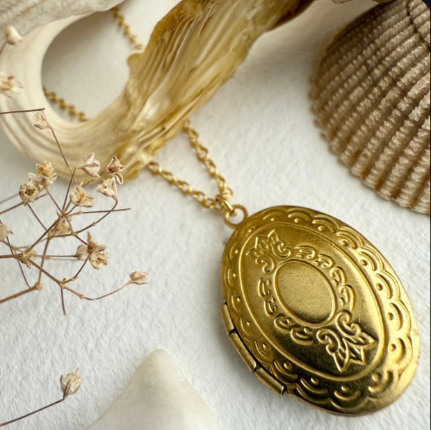 PIKA & BEAR | "Sophia" Vintage Oval Locket