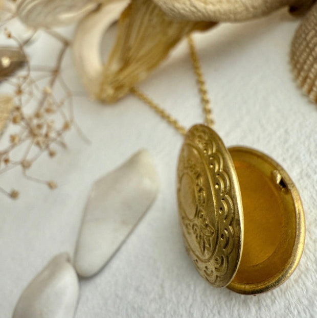PIKA & BEAR | "Sophia" Vintage Oval Locket