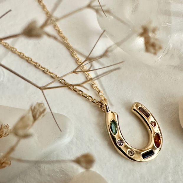 PIKA & BEAR | Gem Horseshoe Necklace in Gold